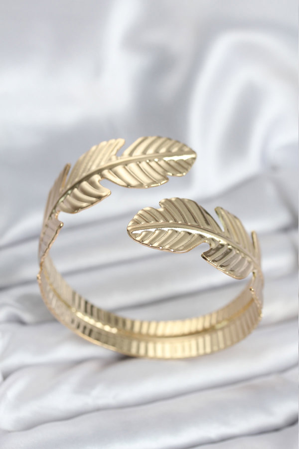 Yaprak Model Gold Renk Kadın Bileklik