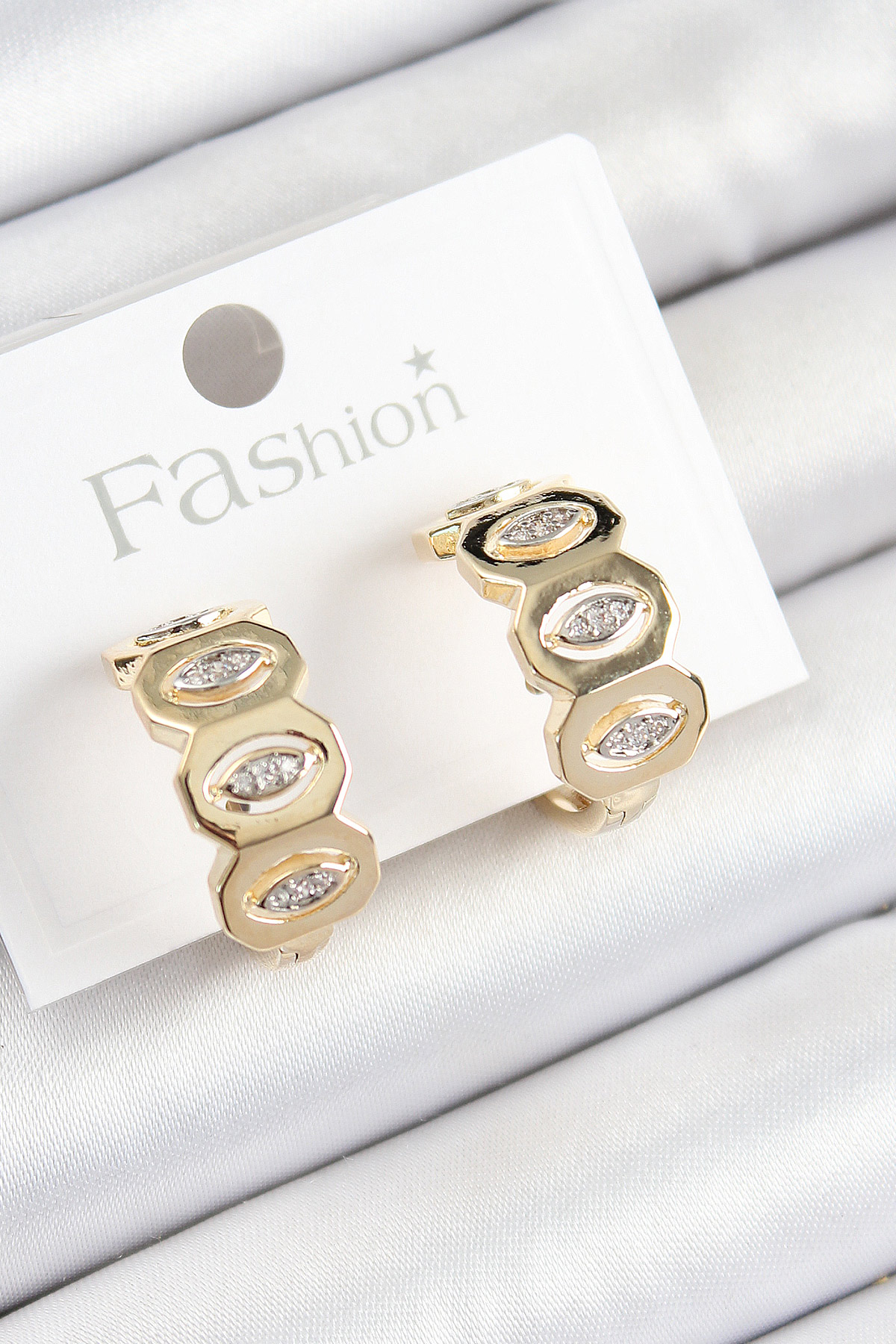 Pirinç Zirkon Taşlı Damla Figürlü Halka Model Gold Renk Kadın Küpe