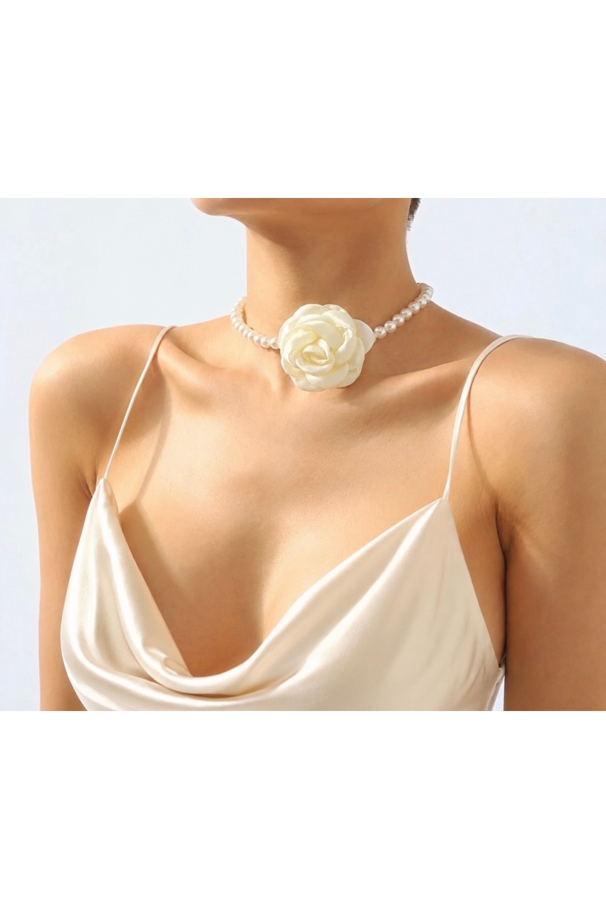 Saten Gül Detaylı Choker Kolye