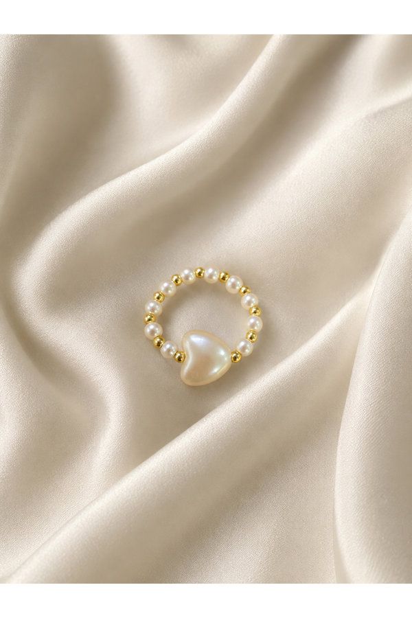 Kalp Detaylı İnci Süslemeli Kadın Yüzüğü